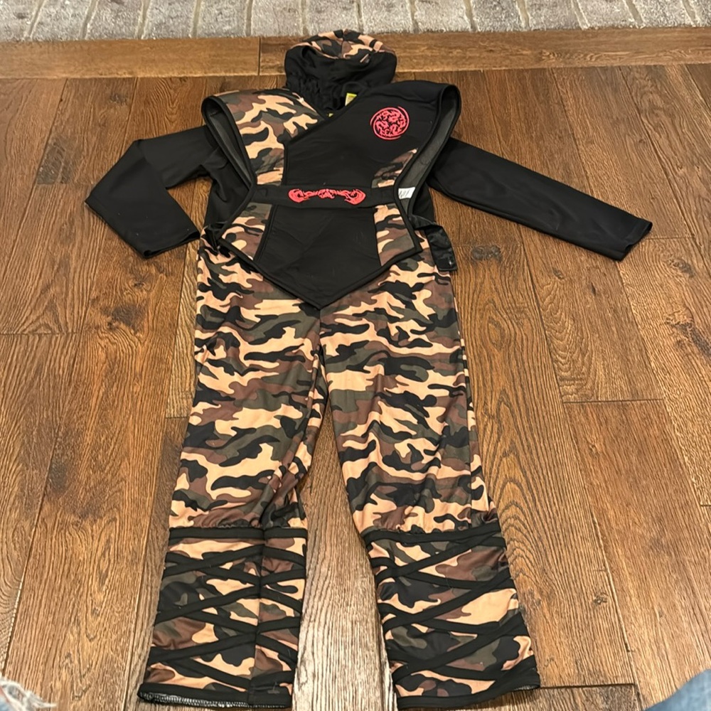 Halloween Kids Ninja oufit! Great condition!